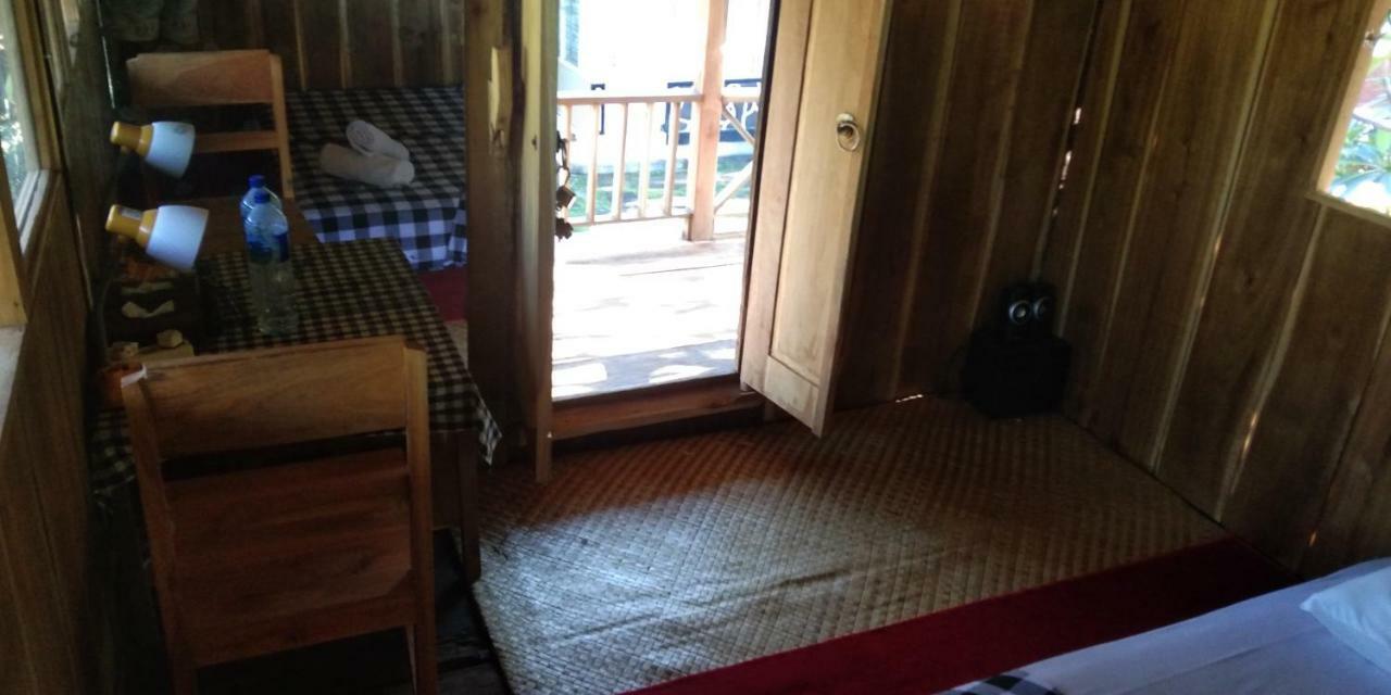 Esa Di Kubu Homestay Singaraja Exterior foto